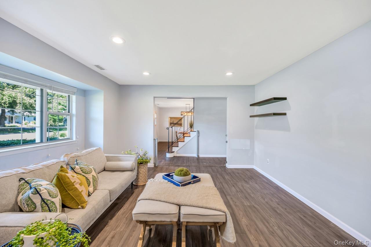 28 Niewood, Ridge, NY 11961