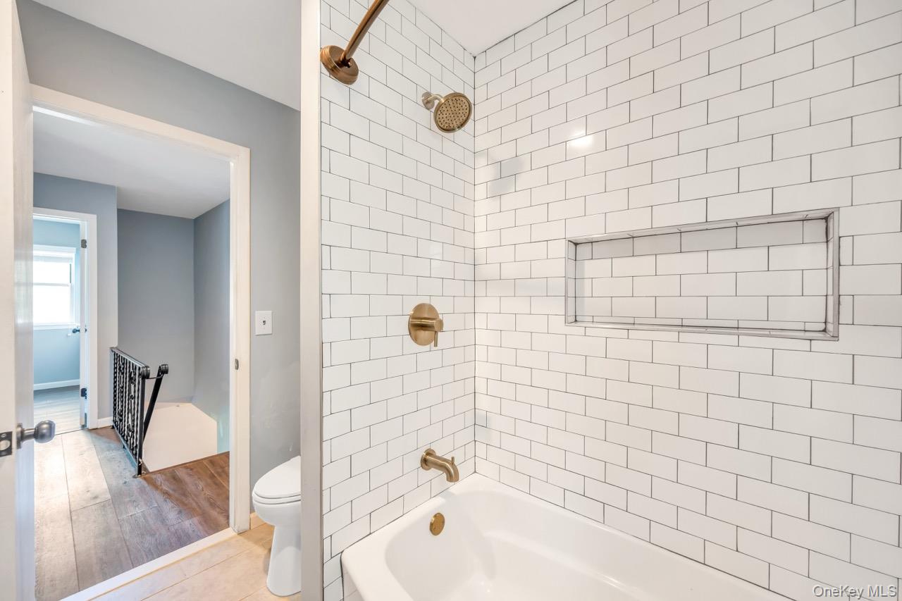 28 Niewood, Ridge, NY 11961