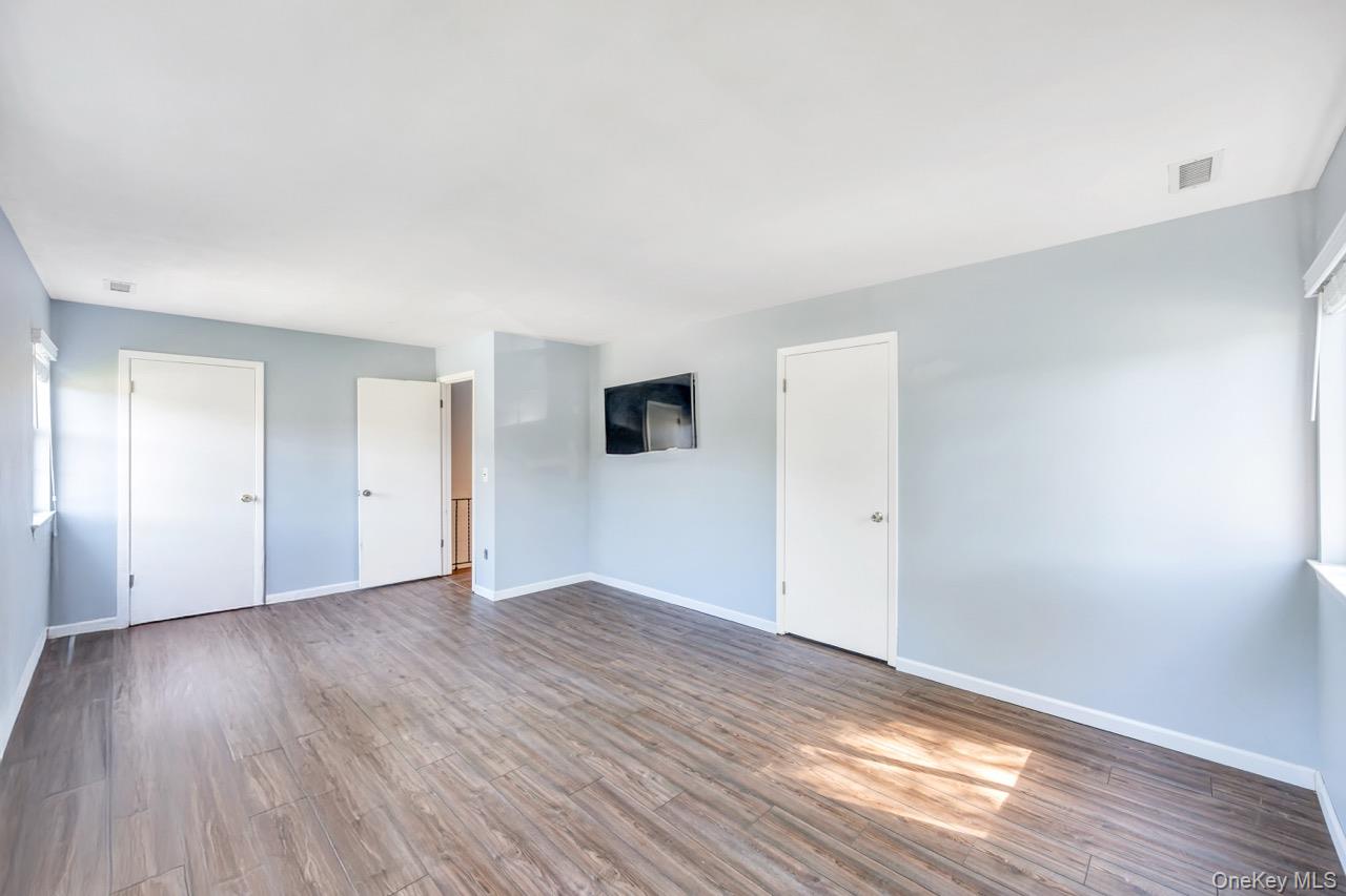 28 Niewood, Ridge, NY 11961