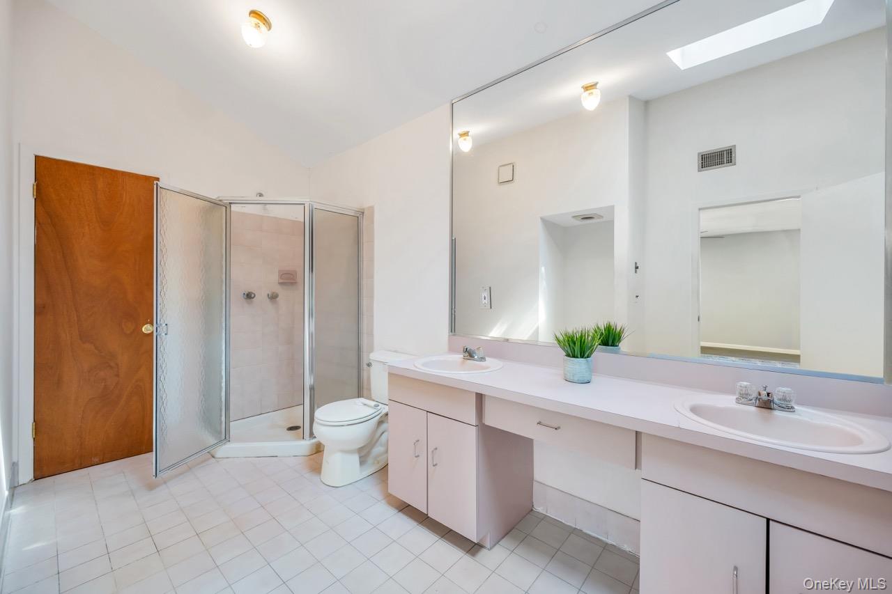 28 Niewood, Ridge, NY 11961