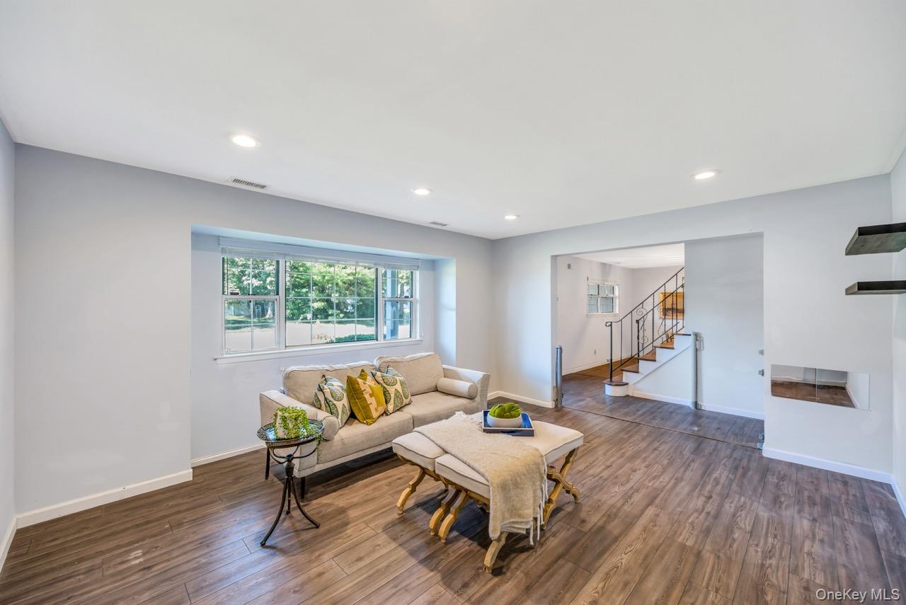 28 Niewood, Ridge, NY 11961