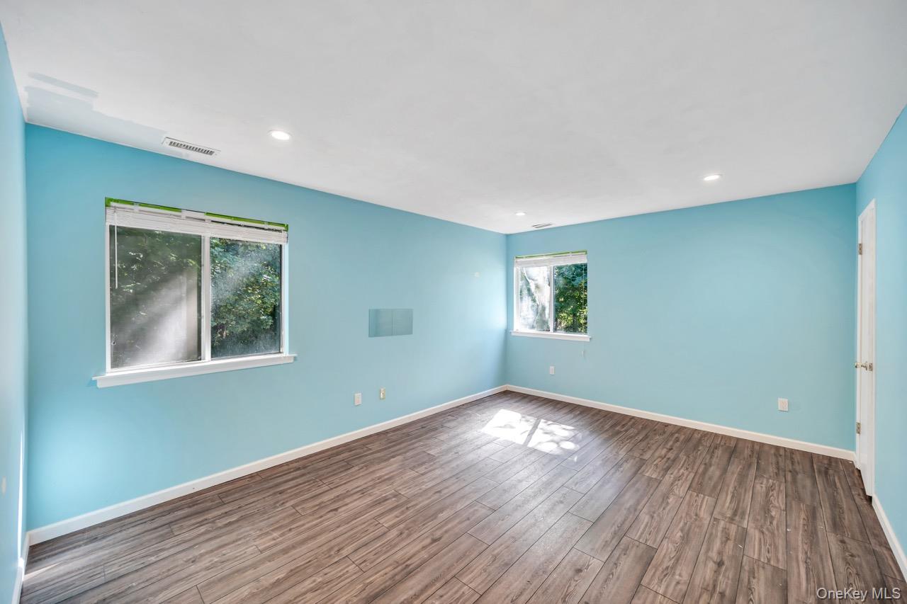 28 Niewood, Ridge, NY 11961