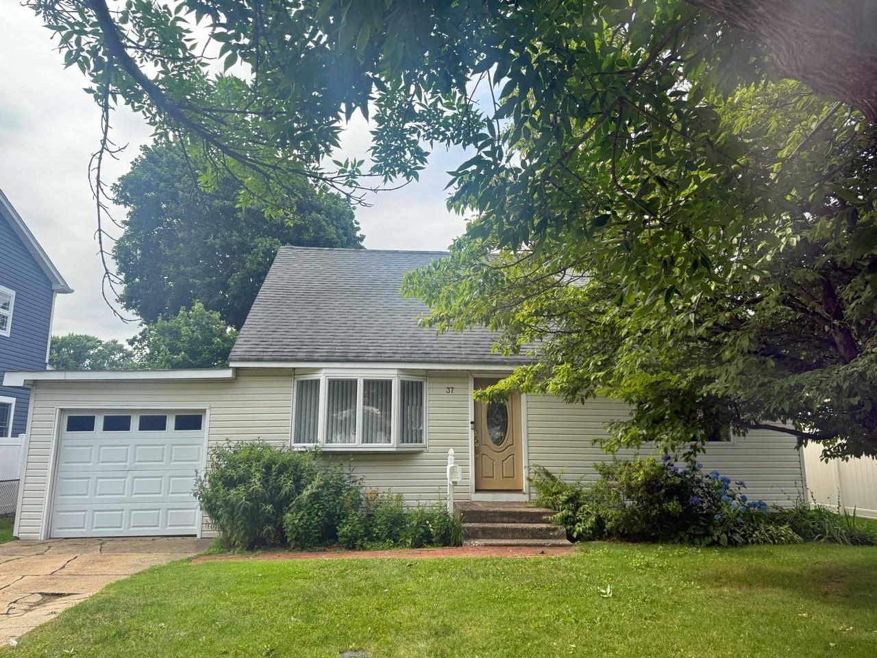 37 Boblee Lane, Hicksville, NY 11801