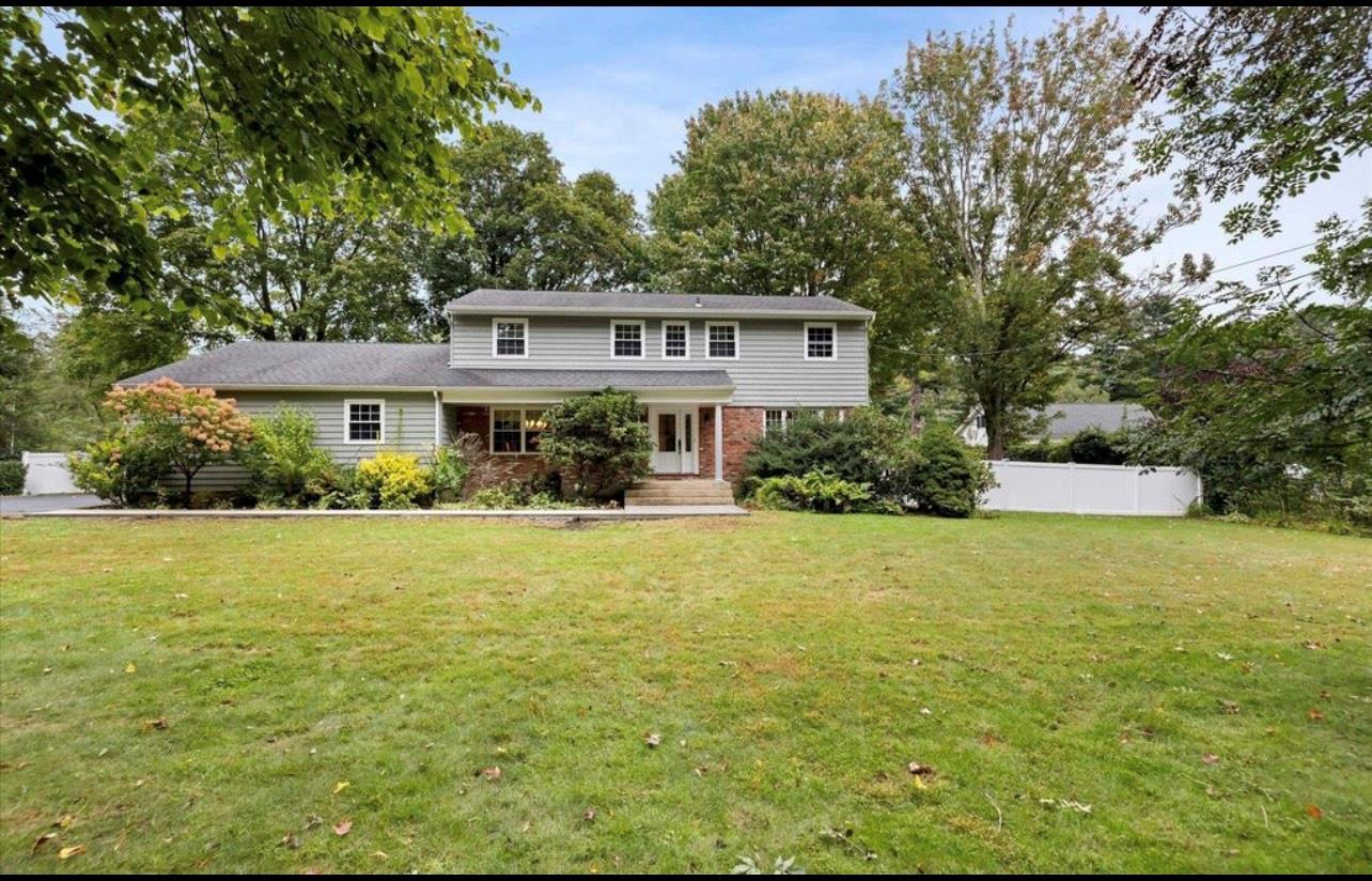 240 Plainview Road, Woodbury, NY 11797