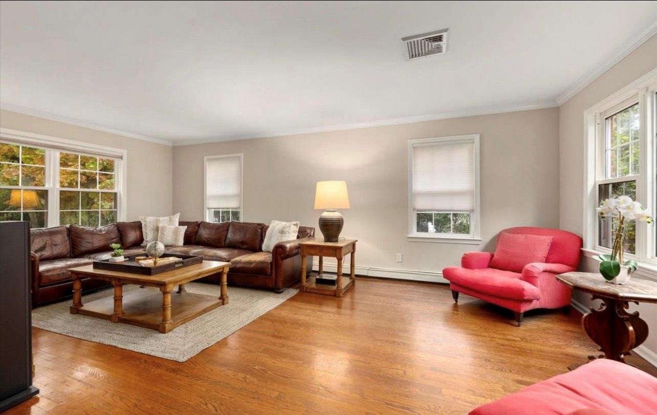 240 Plainview Road, Woodbury, NY 11797