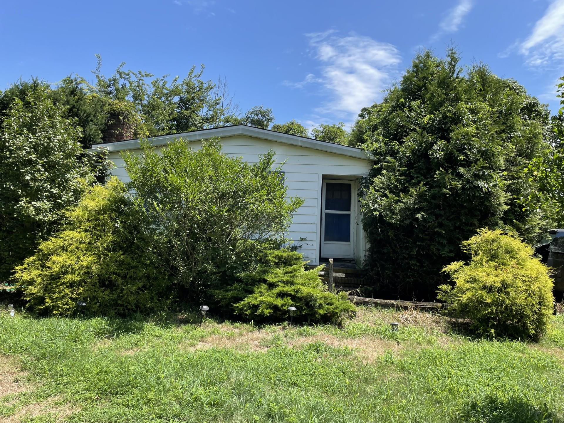 28 Apaucuck Point Road, Westhampton, NY 11977