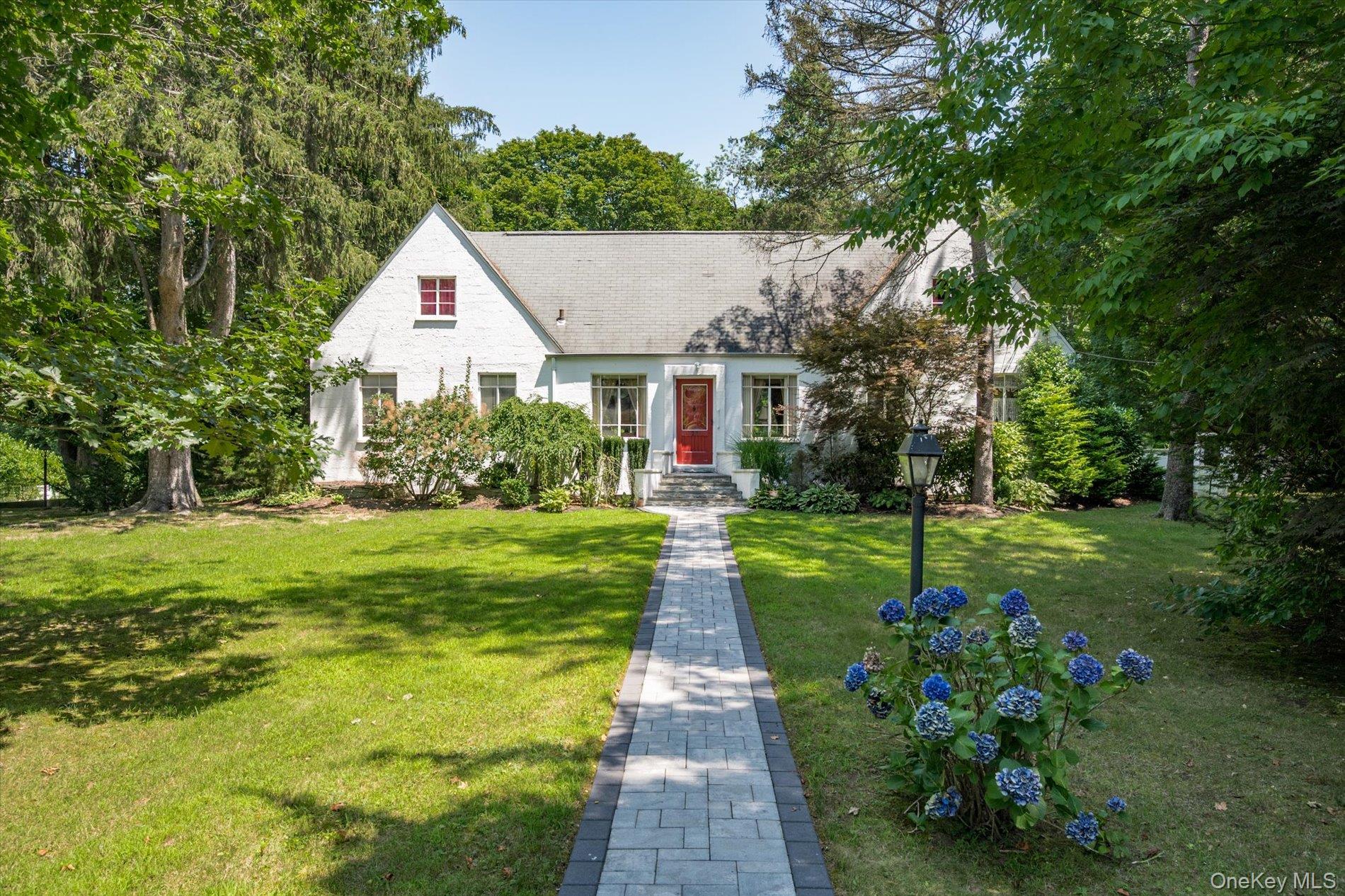 20 Pine Avenue, Huntington Station, NY 11746