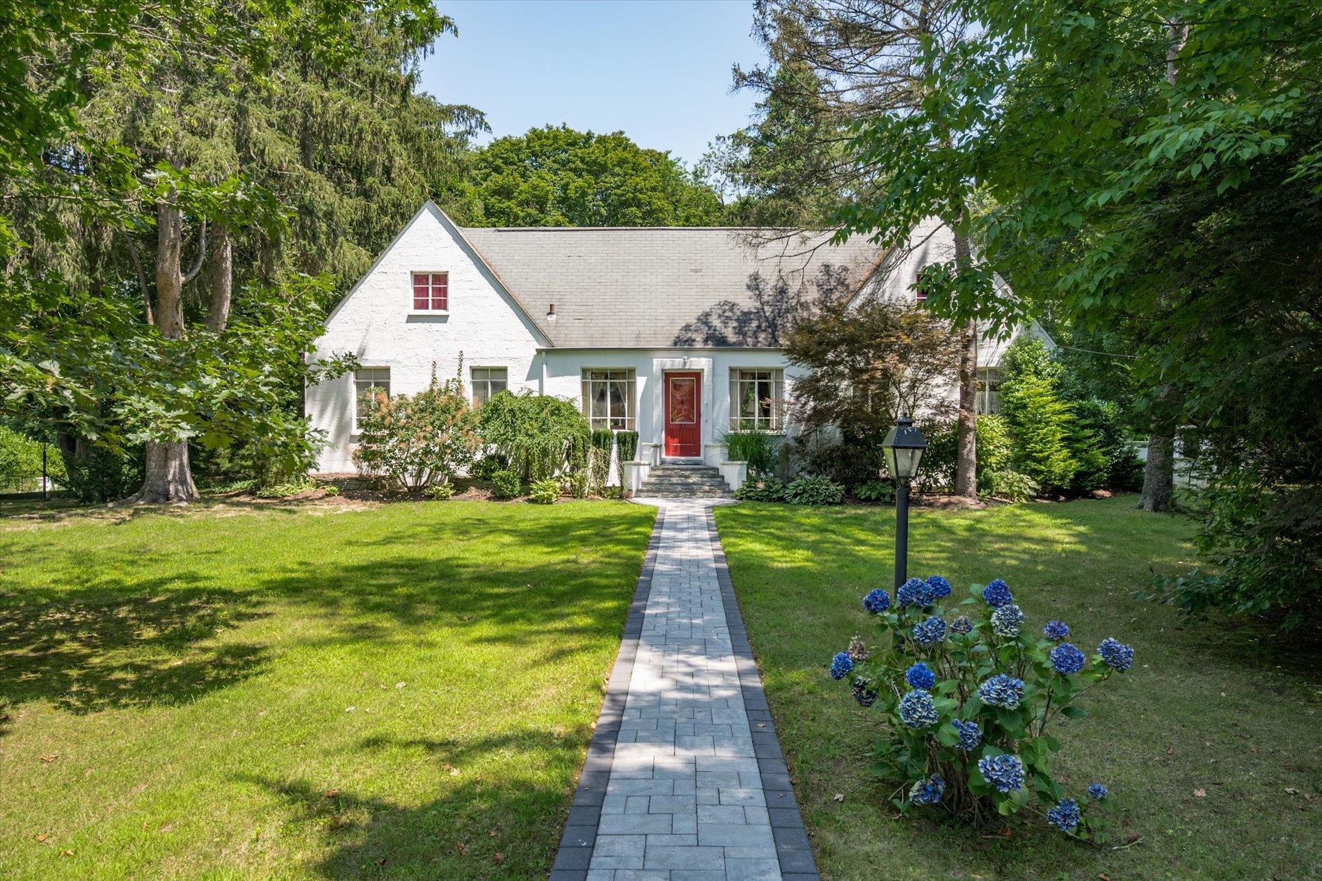 20 Pine Avenue, Huntington Station, NY 11746