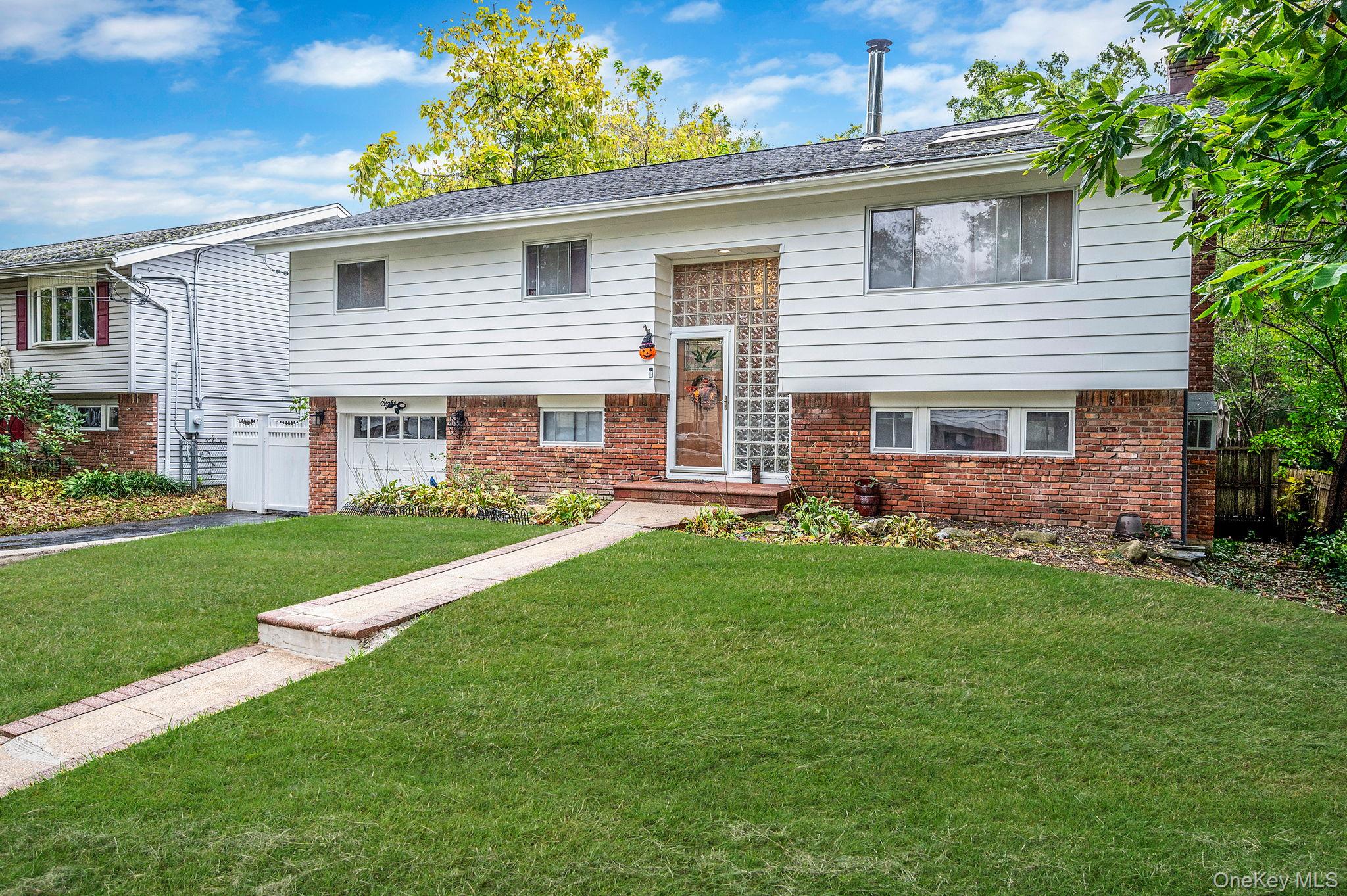 8 Kenswick Lane, Huntington Station, NY 11746