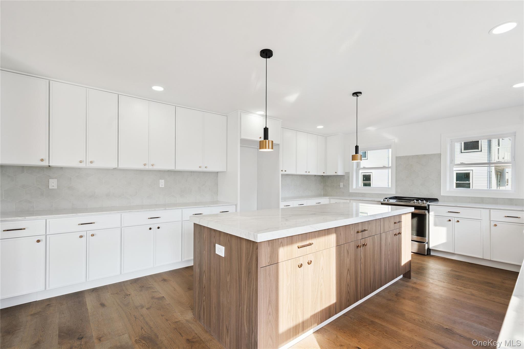 771 S 9th Street, Lindenhurst, NY 11757