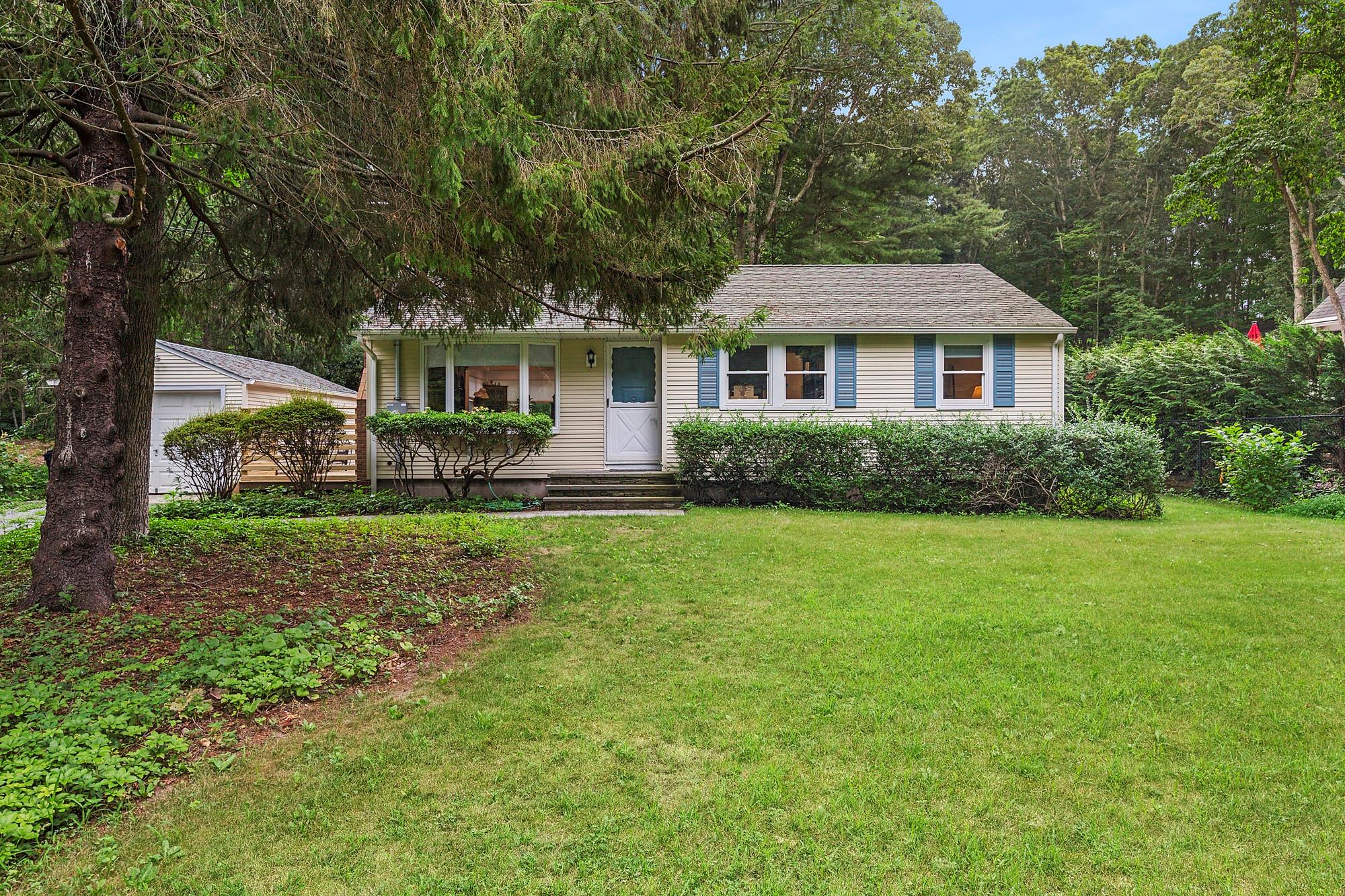 115 W Cove Road, Cutchogue, NY 11935