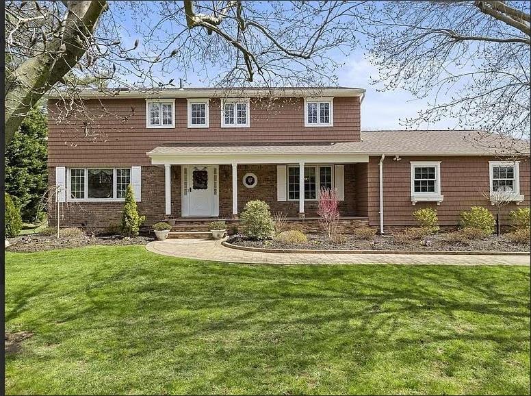 228 Plainview Road, Woodbury, NY 11797
