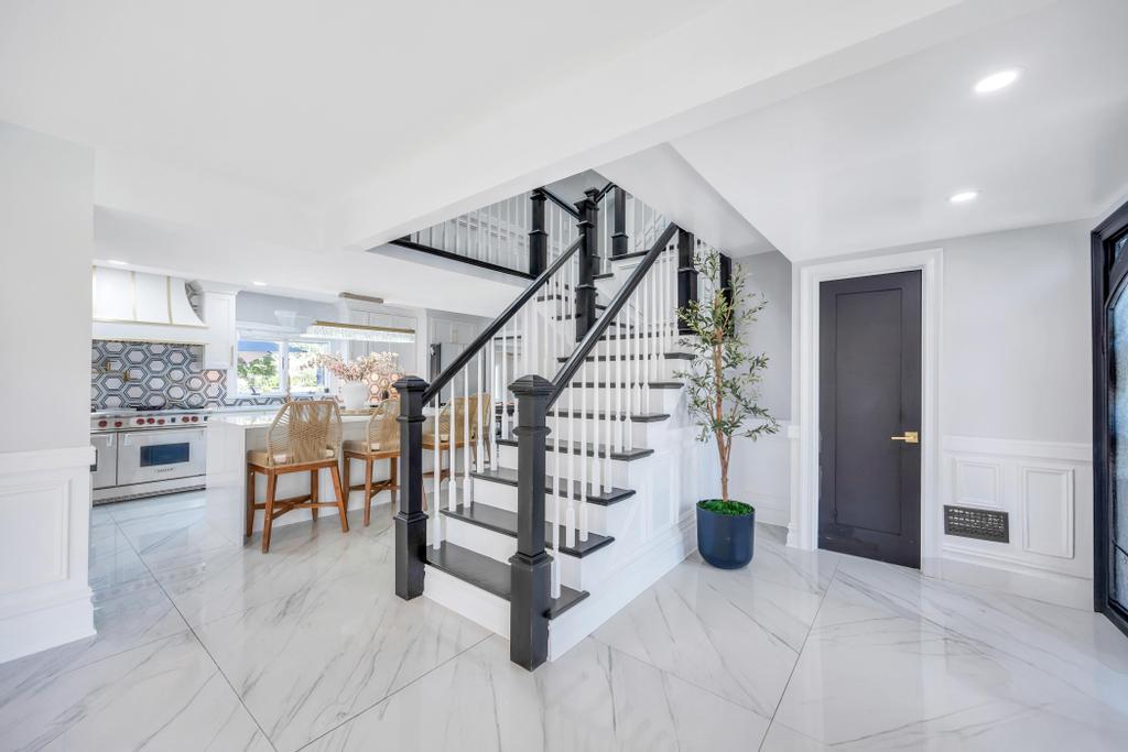 54 Pine Hill Lane, Dix Hills, NY 11746