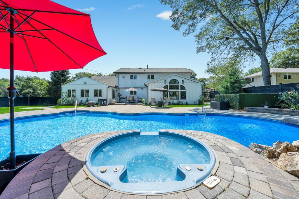 54 Pine Hill Lane, Dix Hills, NY 11746