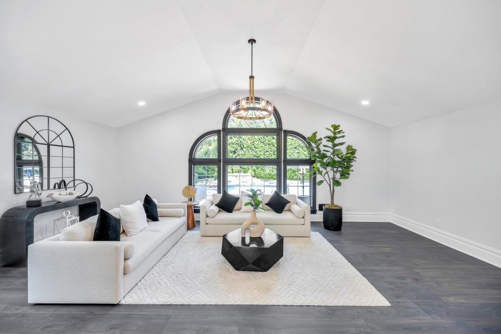 54 Pine Hill Lane, Dix Hills, NY 11746