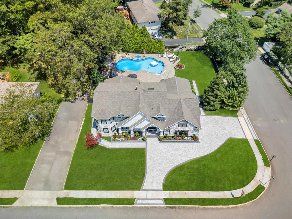 54 Pine Hill Lane, Dix Hills, NY 11746