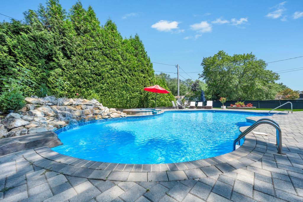 54 Pine Hill Lane, Dix Hills, NY 11746