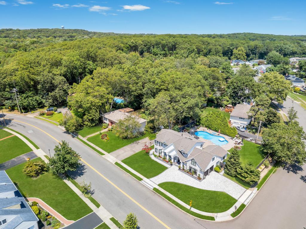 54 Pine Hill Lane, Dix Hills, NY 11746