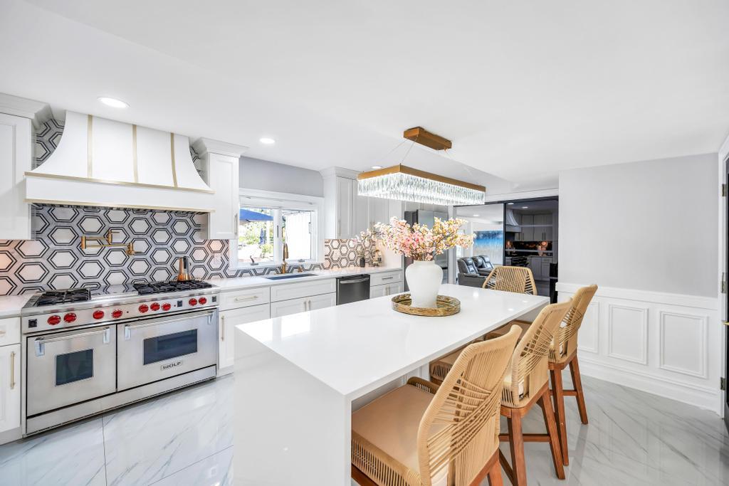 54 Pine Hill Lane, Dix Hills, NY 11746