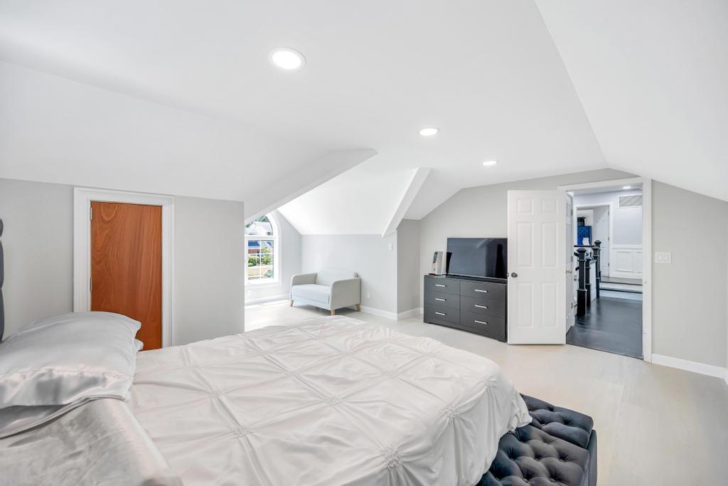 54 Pine Hill Lane, Dix Hills, NY 11746