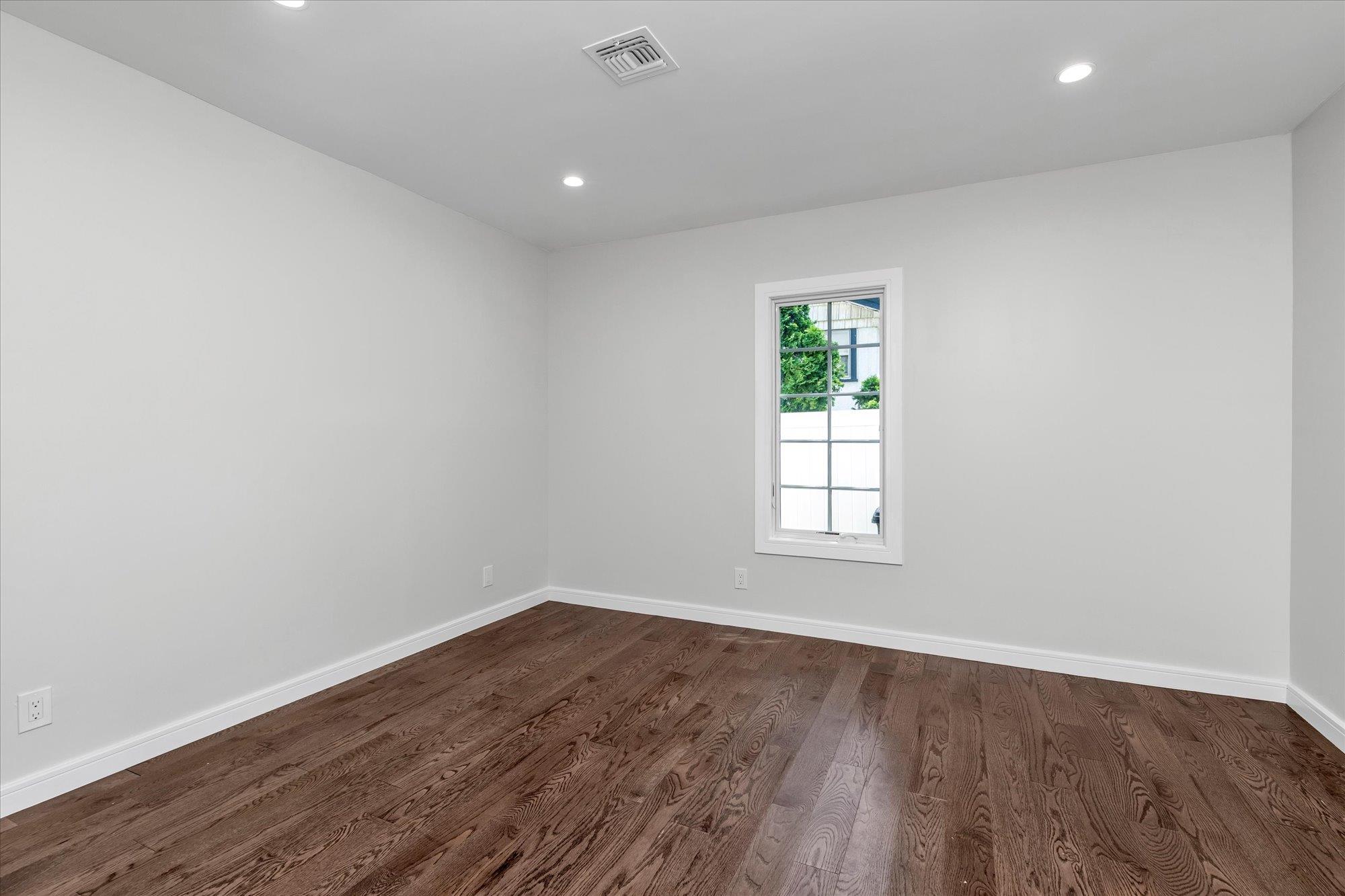 439 Bayview Avenue, Cedarhurst, NY 11516