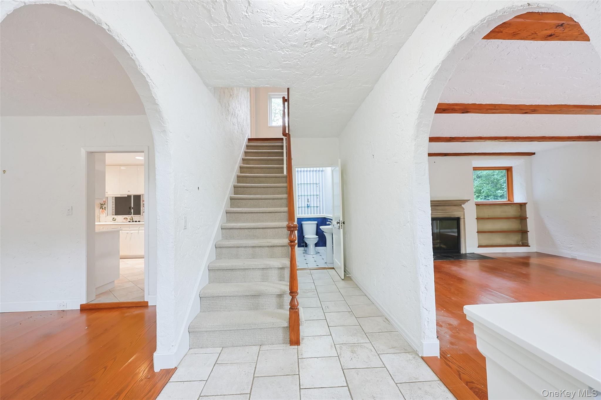 3 Buckingham Place, Great Neck, NY 11021