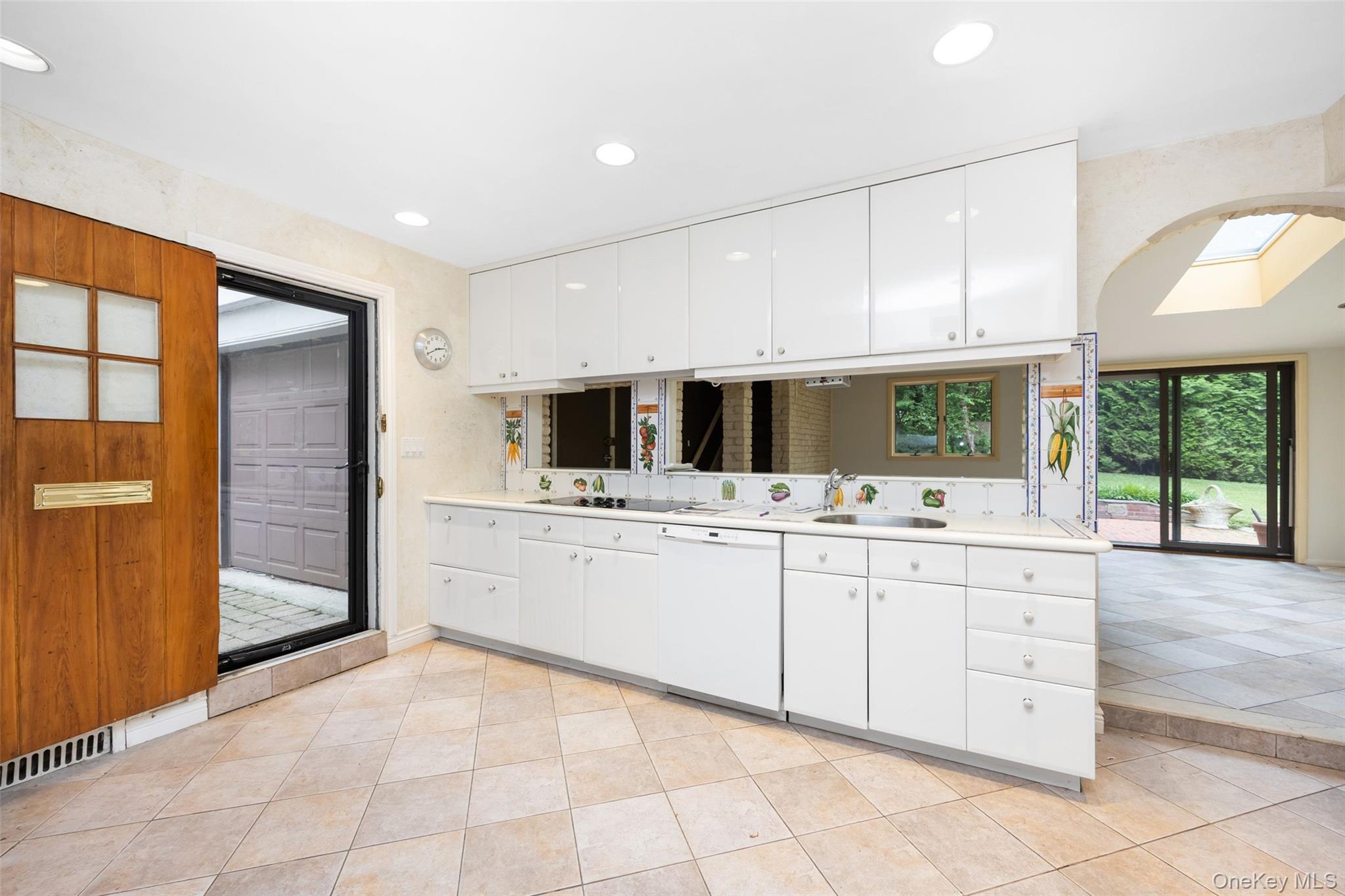 3 Buckingham Place, Great Neck, NY 11021