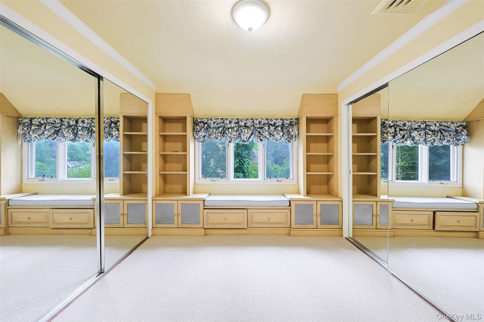 3 Buckingham Place, Great Neck, NY 11021