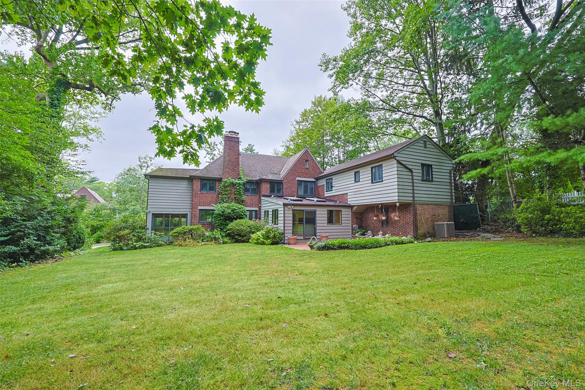 3 Buckingham Place, Great Neck, NY 11021