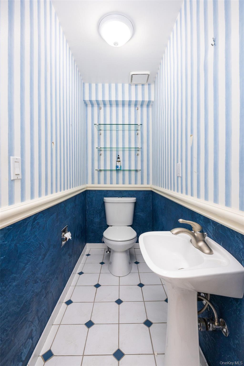 3 Buckingham Place, Great Neck, NY 11021