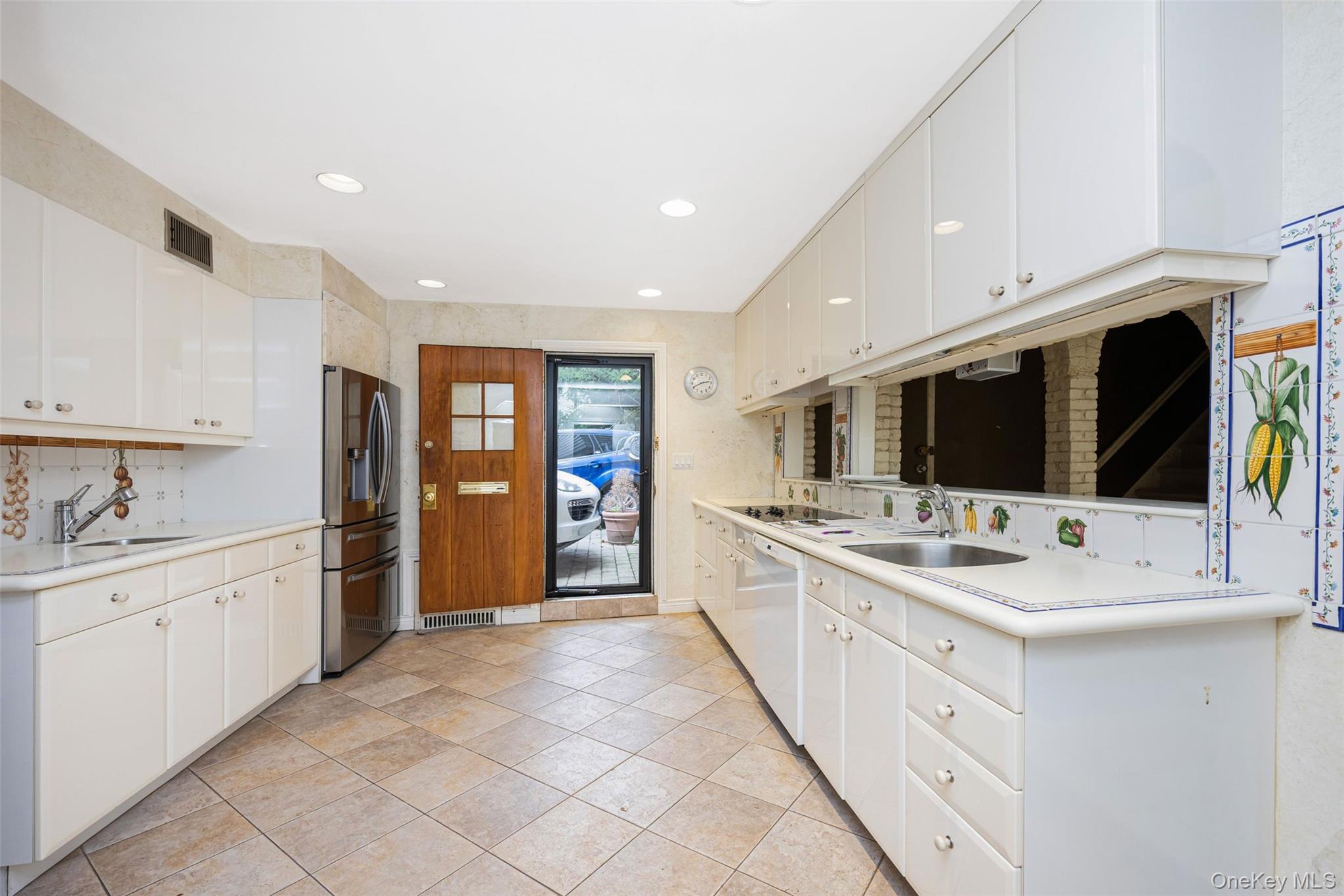 3 Buckingham Place, Great Neck, NY 11021