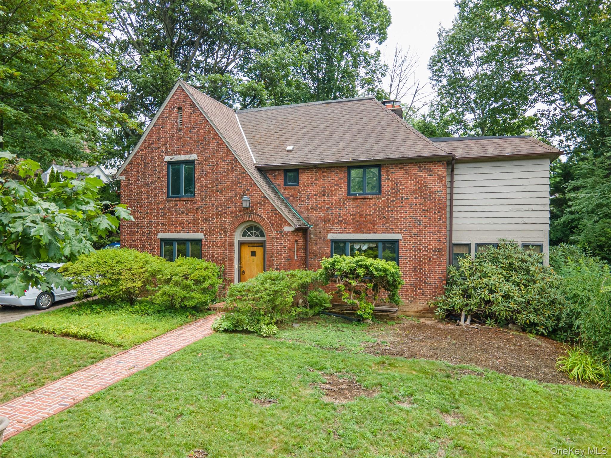 3 Buckingham Place, Great Neck, NY 11021