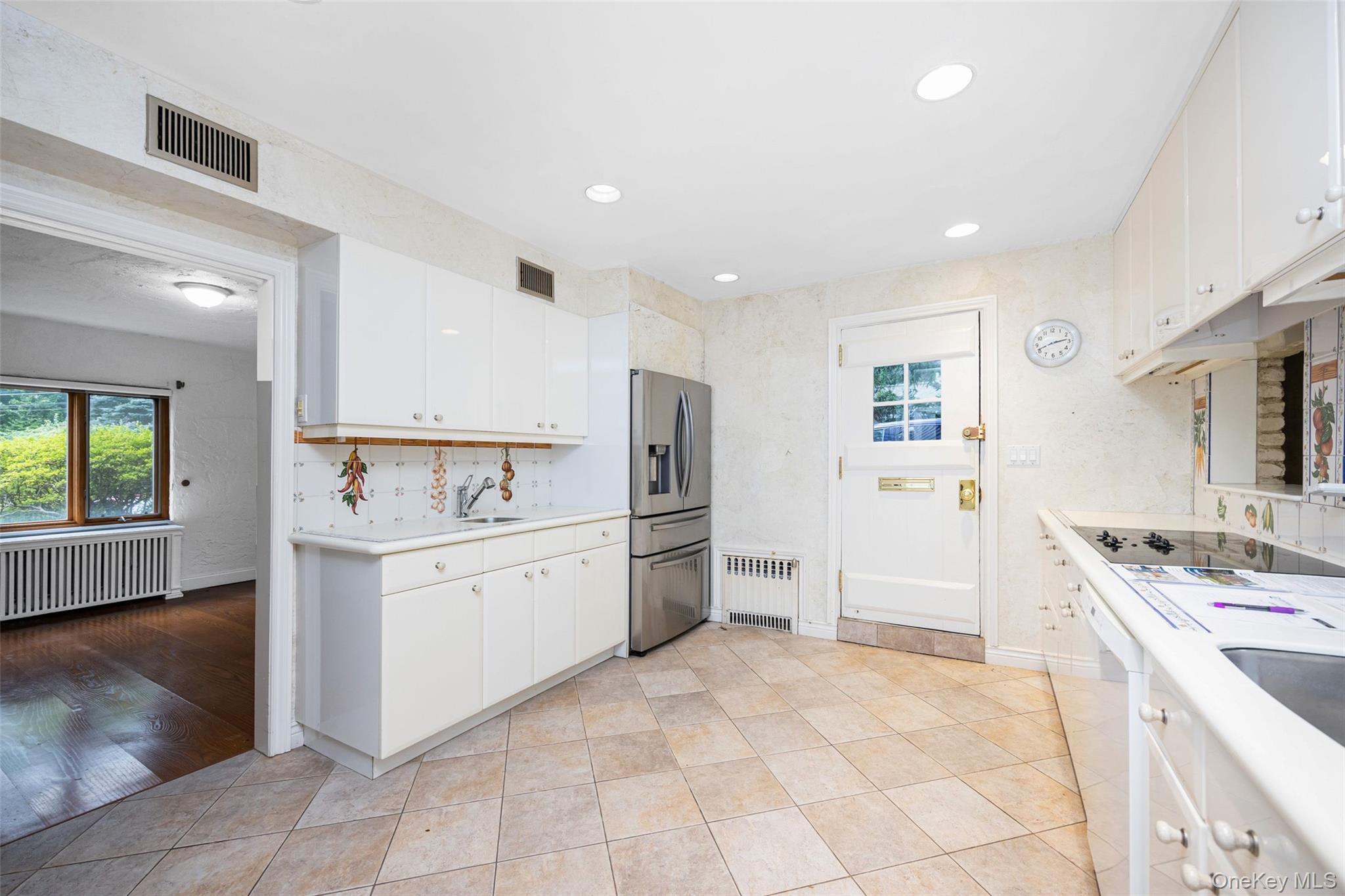 3 Buckingham Place, Great Neck, NY 11021