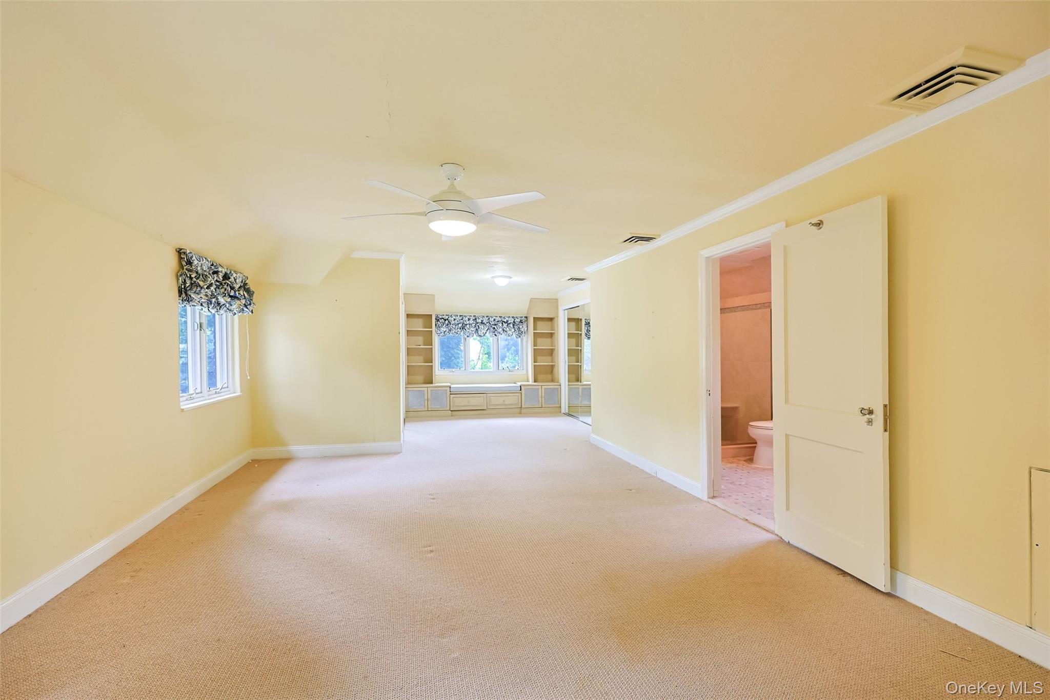 3 Buckingham Place, Great Neck, NY 11021