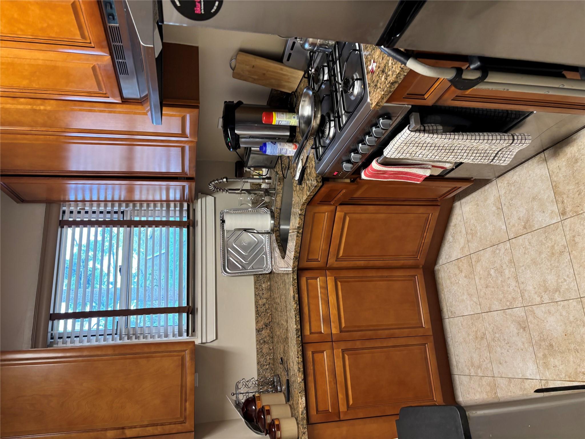 285 Central Avenue # A8, Lawrence, NY 11559