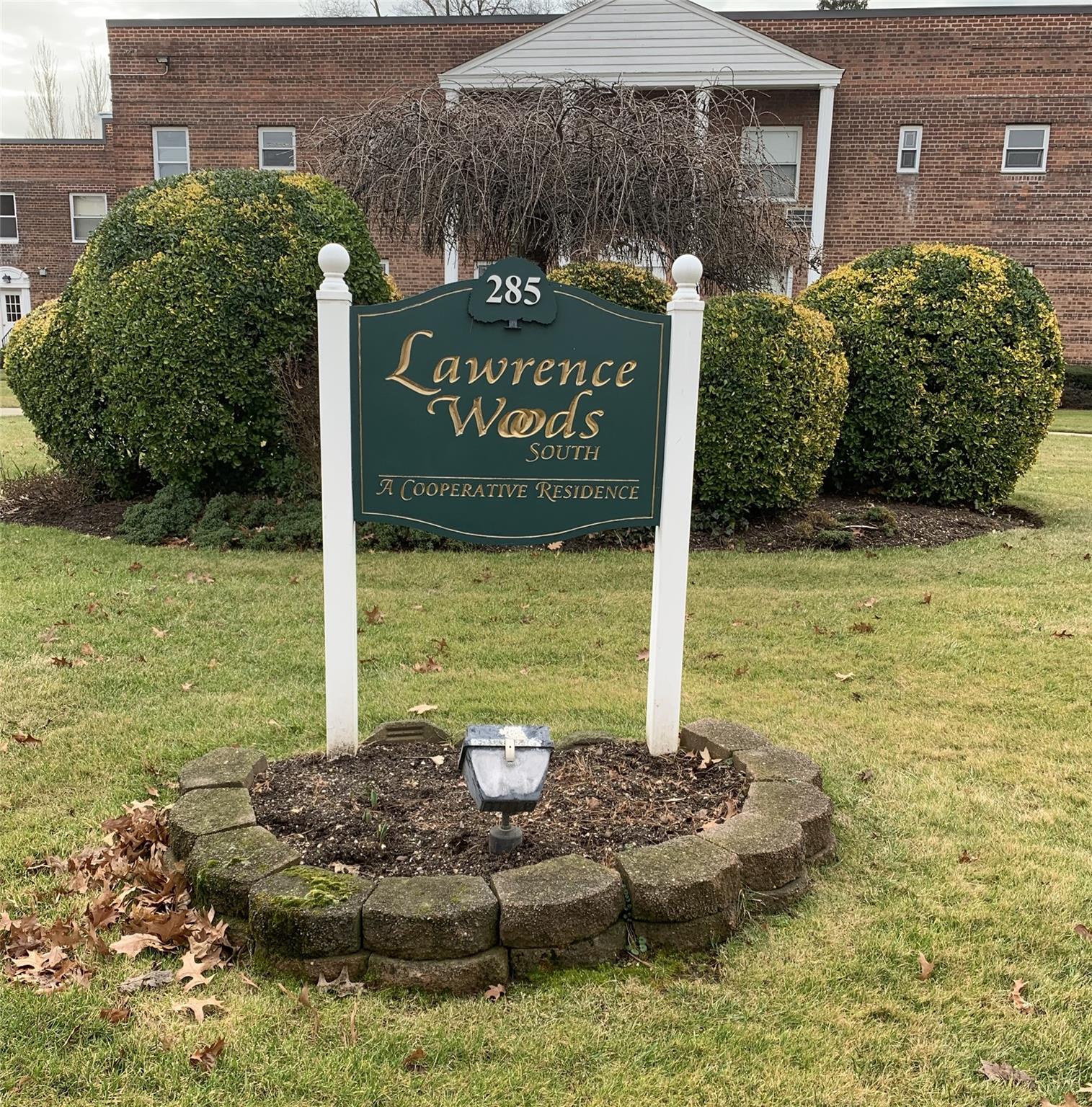 285 Central Avenue # A8, Lawrence, NY 11559