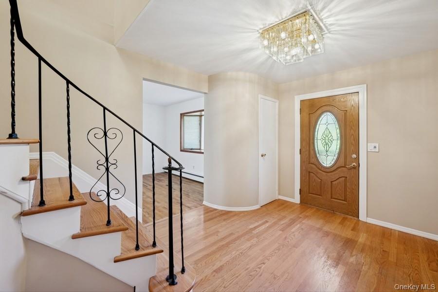 8 Cedar Place, Kings Park, NY 11754