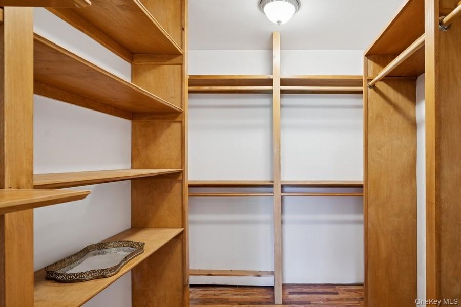 8 Cedar Place, Kings Park, NY 11754