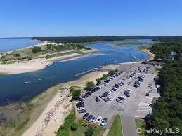 8 Cedar Place, Kings Park, NY 11754