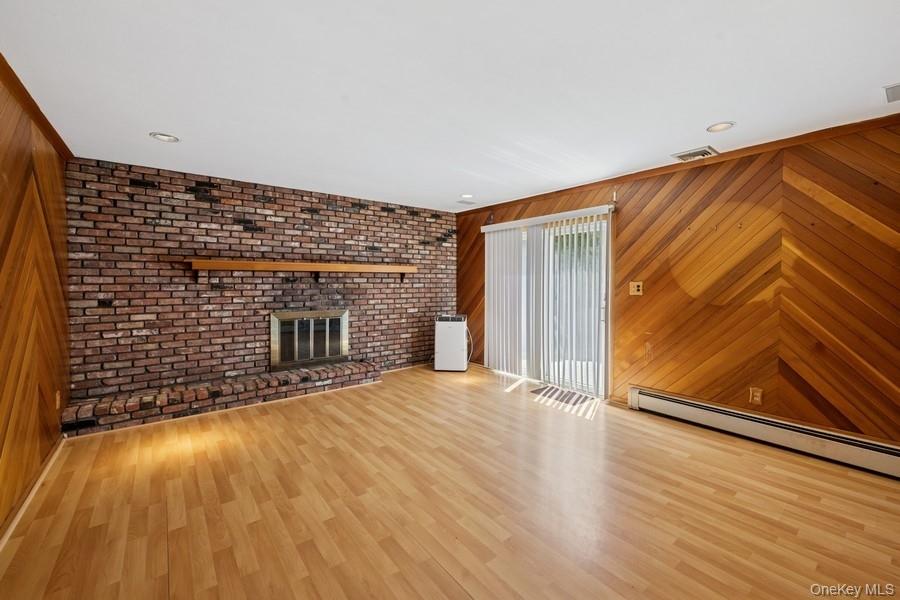 8 Cedar Place, Kings Park, NY 11754