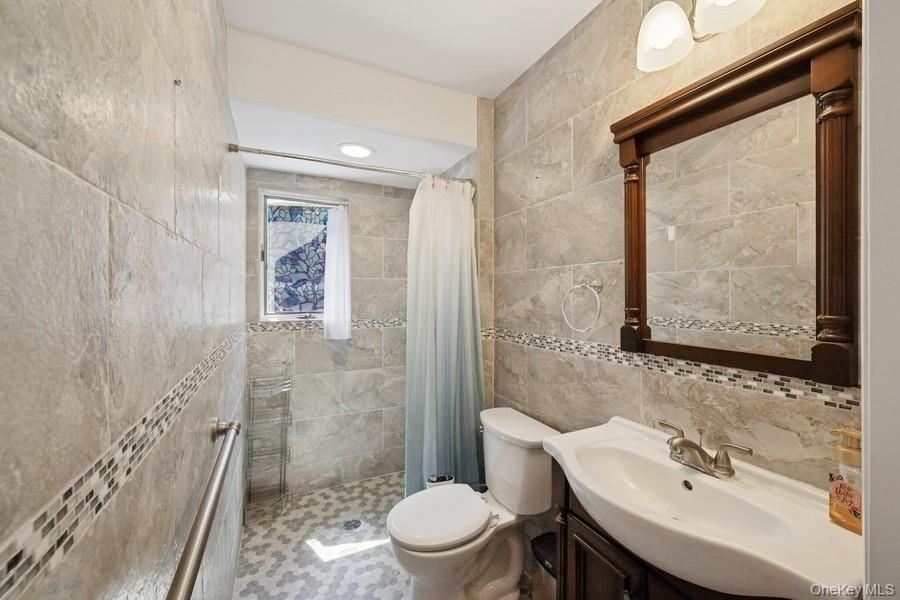 8 Cedar Place, Kings Park, NY 11754