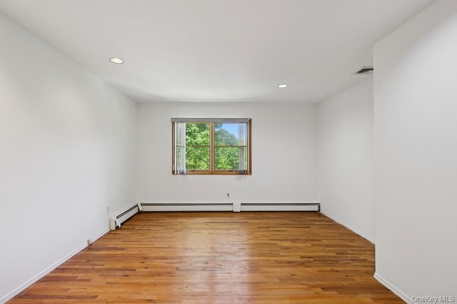 8 Cedar Place, Kings Park, NY 11754