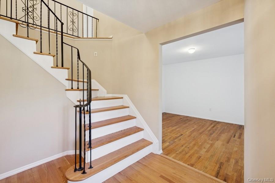 8 Cedar Place, Kings Park, NY 11754