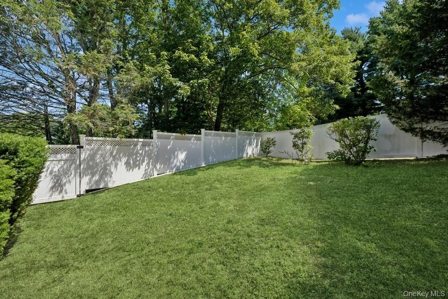 8 Cedar Place, Kings Park, NY 11754