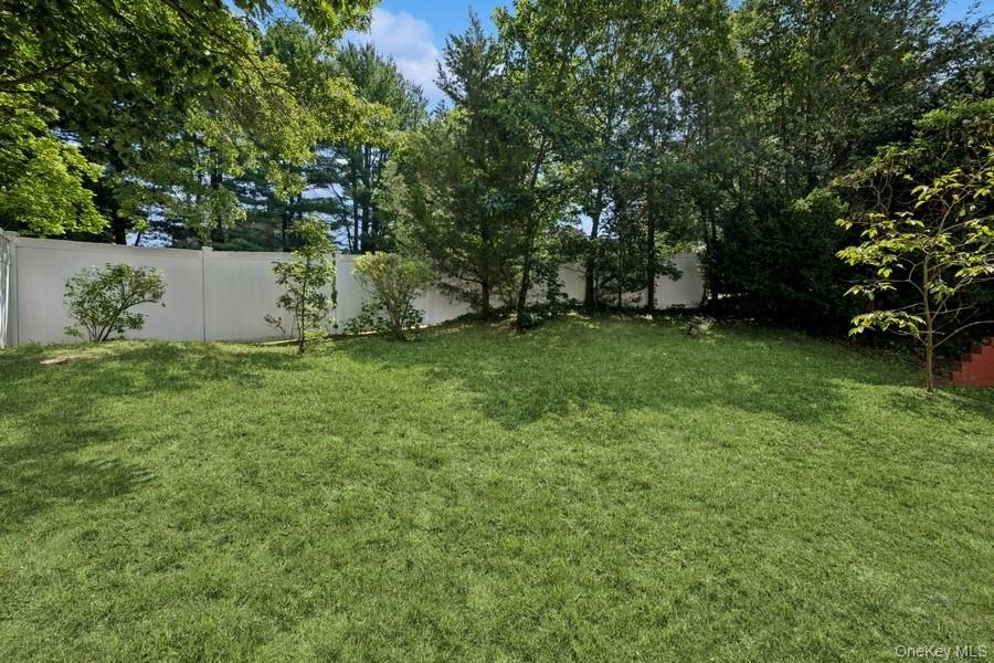 8 Cedar Place, Kings Park, NY 11754