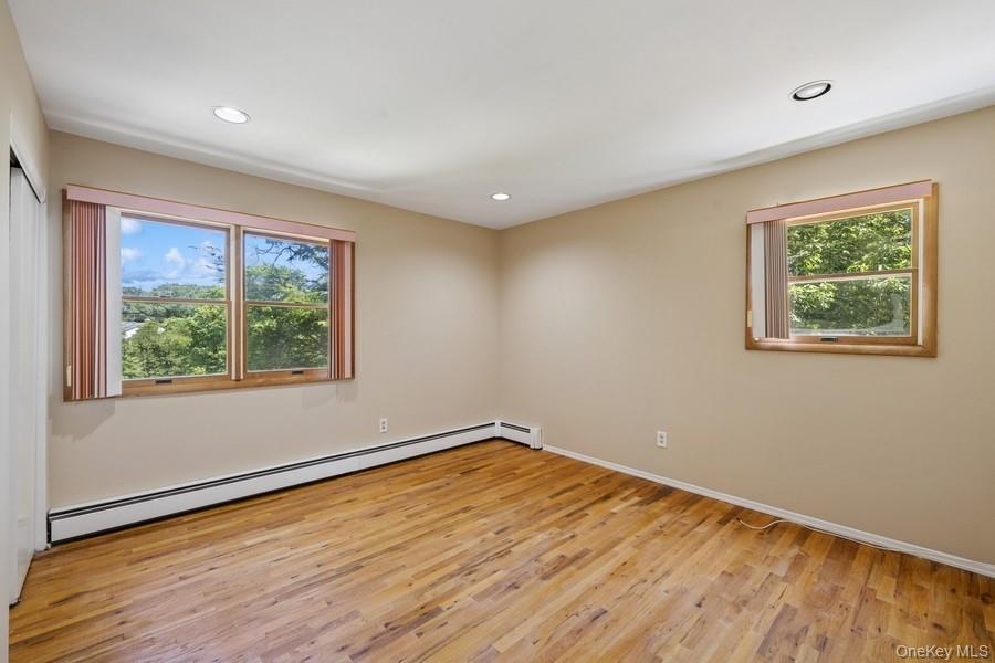 8 Cedar Place, Kings Park, NY 11754