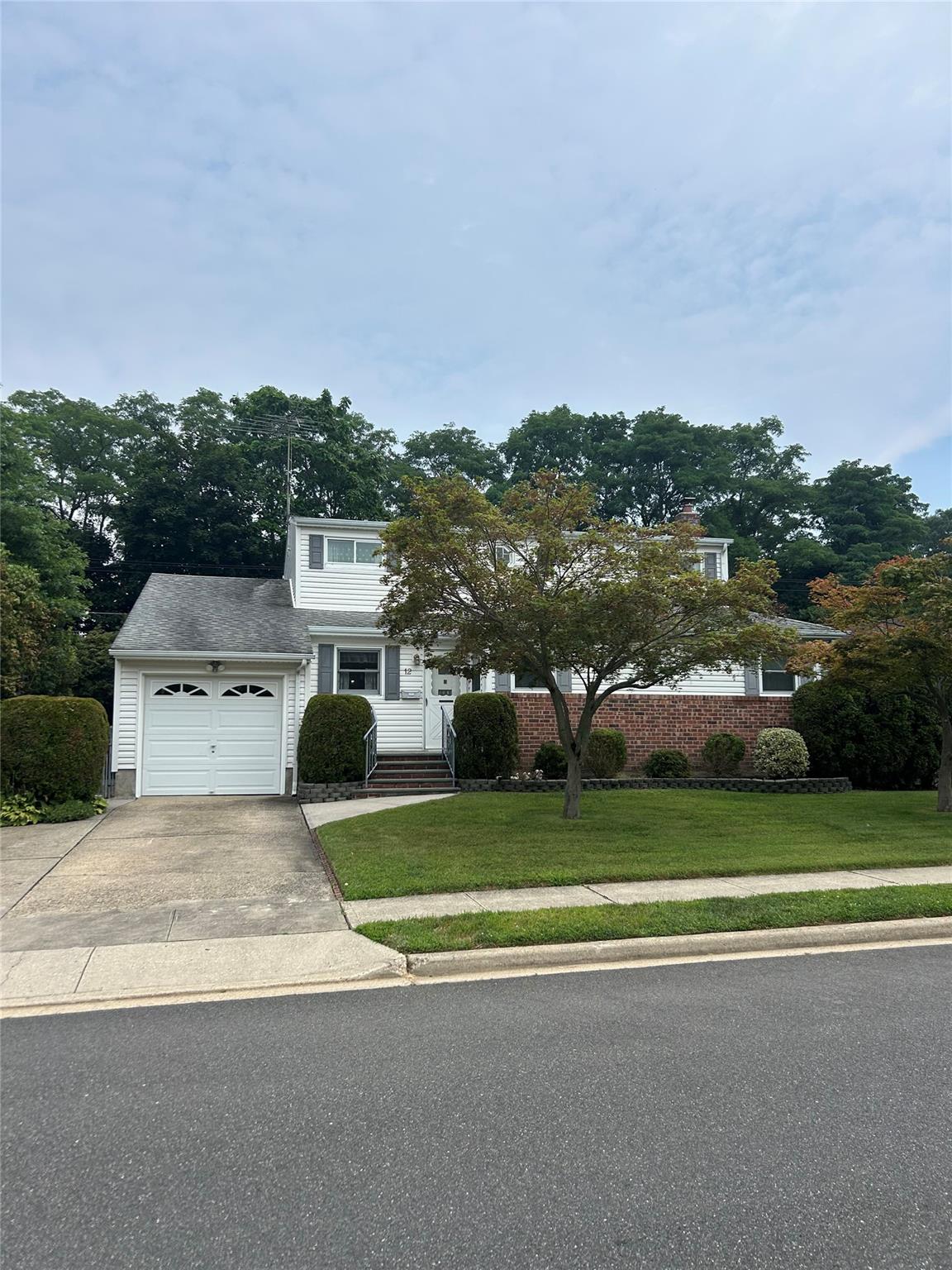 12 Willets Drive, Syosset, NY 11791