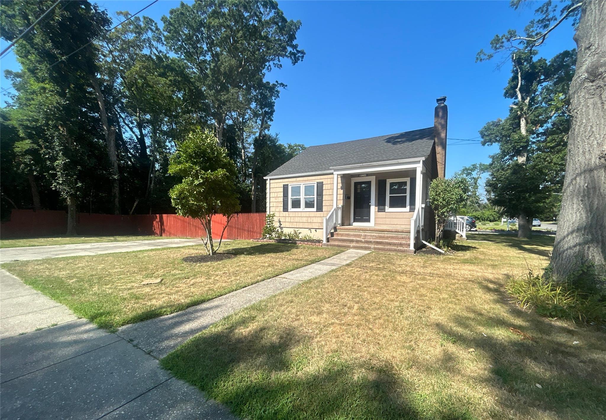 20 Whitman Avenue, Islip, NY 11751