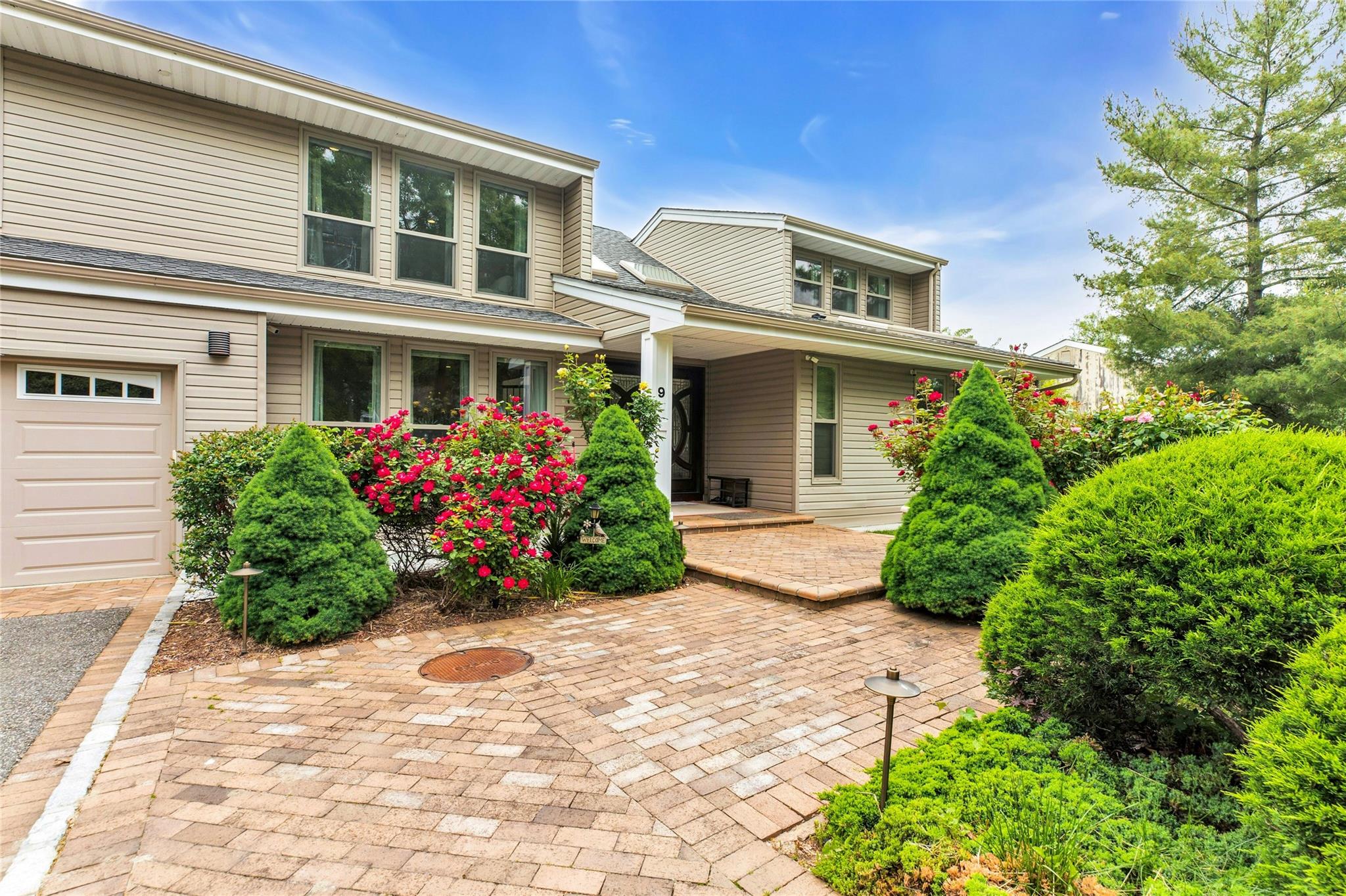 9 Hill And Tree Court, Melville, NY 11747