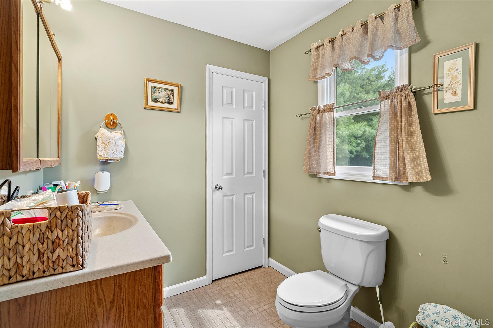 5 Windcrest Drive, Manorville, NY 11949